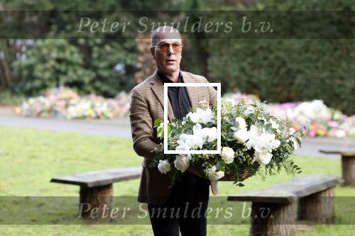 Bilthoven 7 januari 2023
Rogier Smit Oltmans bij het graf van zijn vader Willem Oltmans .