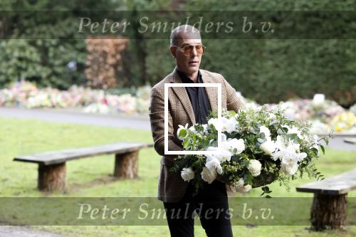 Bilthoven 7 januari 2023
Rogier Smit Oltmans bij het graf van zijn vader Willem Oltmans .