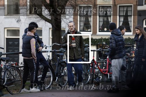 Amsterdam 2 januari 2023
Rolf Snoeren ( Victor en Rolf) wandelt met zijn hond door het centrum van Amsterdam
