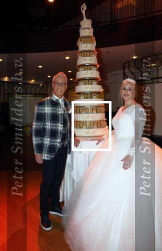 Hilversum 10 april 2022
Trouwen Rudolph v Veen en zijn vrouw Simone bij studio 21 op het mediapark .
