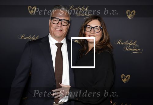 Hilversum 10 april 2022
Trouwen Rudolph v Veen en zijn vrouw Simone bij studio 21 op het mediapark .