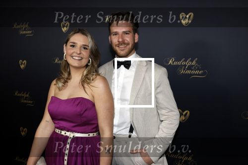Hilversum 10 april 2022
Trouwen Rudolph v Veen en zijn vrouw Simone bij studio 21 op het mediapark . Dochter Rudolph met partner