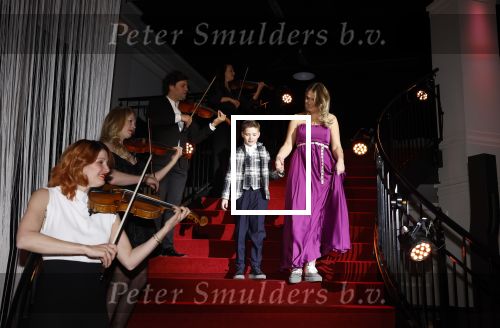 Hilversum 10 april 2022
Trouwen Rudolph v Veen en zijn vrouw Simone bij studio 21 op het mediapark . Dochter en zoon van Rudolph .