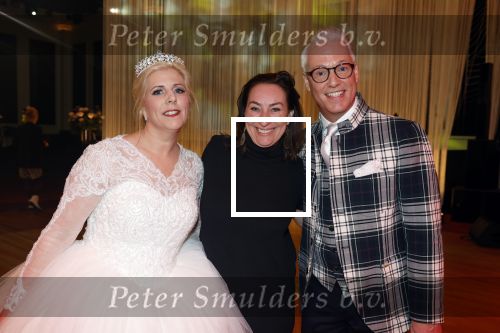 Hilversum 10 april 2022
Trouwen Rudolph v Veen en zijn vrouw Simone bij studio 21 op het mediapark . Rudolph met zijn voormalig danspartner Roemjana de Haan