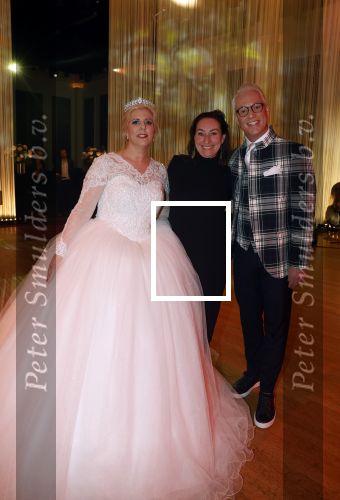 Hilversum 10 april 2022
Trouwen Rudolph v Veen en zijn vrouw Simone bij studio 21 op het mediapark . Rudolph met zijn voormalig danspartner Roemjana de Haan