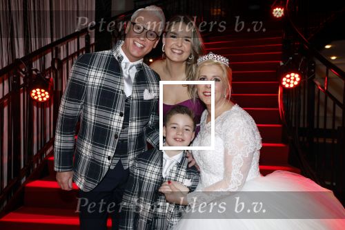 Hilversum 10 april 2022
Trouwen Rudolph v Veen en zijn vrouw Simone bij studio 21 op het mediapark . Rudolph zijn kinderen