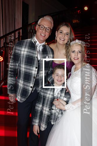 Hilversum 10 april 2022
Trouwen Rudolph v Veen en zijn vrouw Simone bij studio 21 op het mediapark . Rudolph zijn kinderen