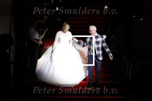 Hilversum 10 april 2022
Trouwen Rudolph v Veen en zijn vrouw Simone bij studio 21 op het mediapark .