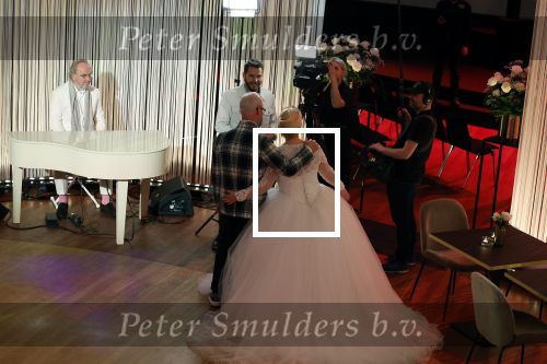 Hilversum 10 april 2022
Trouwen Rudolph v Veen en zijn vrouw Simone bij studio 21 op het mediapark .
