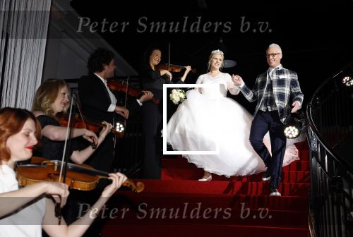 Hilversum 10 april 2022
Trouwen Rudolph v Veen en zijn vrouw Simone bij studio 21 op het mediapark .