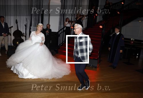 Hilversum 10 april 2022
Trouwen Rudolph v Veen en zijn vrouw Simone bij studio 21 op het mediapark .