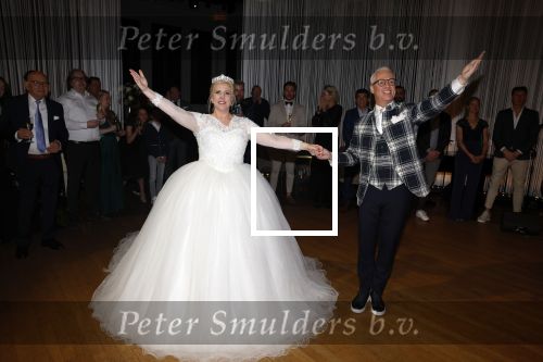 Hilversum 10 april 2022
Trouwen Rudolph v Veen en zijn vrouw Simone bij studio 21 op het mediapark .