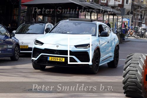 Amsterdam 11 april 2022
Steven Bergwijn in zijn Lamborghini Urus in Amsterdam zuid