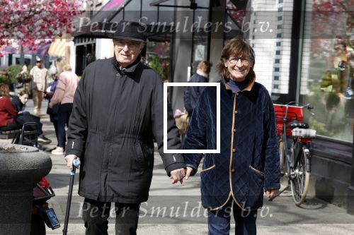 Amsterdam 11 april 2022
Theo Heuft met partner aan het wandelen in Amsterdam zuid