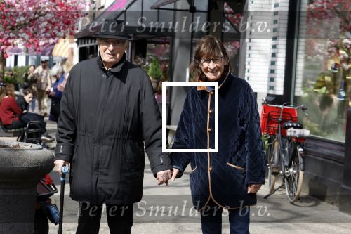 Amsterdam 11 april 2022
Theo Heuft met partner aan het wandelen in Amsterdam zuid