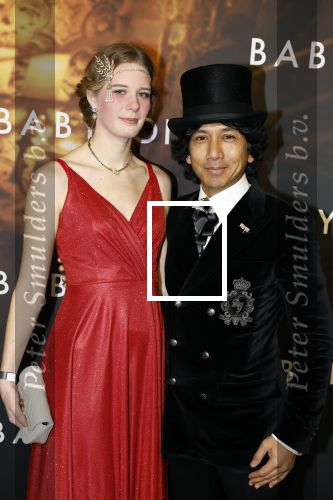 Amsterdam 9 januari 2022
Premiere Babylon in Tuschinski.
Wibi Soerjadi met zijn vriendin