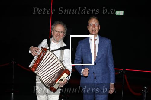 Hilversum 10 april 2022
Trouwen Rudolph v Veen en zijn vrouw Simone bij studio 21 op het mediapark . Willem Gunneman