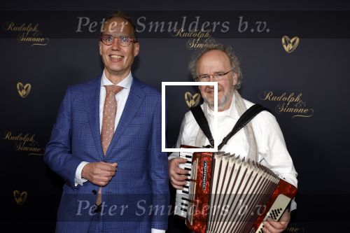 Hilversum 10 april 2022
Trouwen Rudolph v Veen en zijn vrouw Simone bij studio 21 op het mediapark . Willem Gunneman