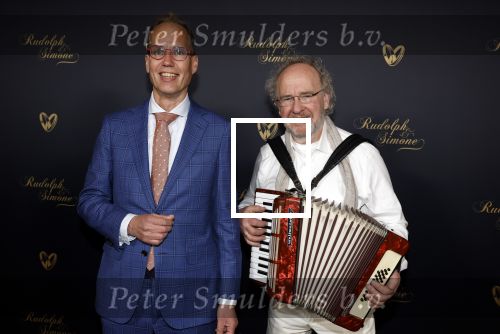 Hilversum 10 april 2022
Trouwen Rudolph v Veen en zijn vrouw Simone bij studio 21 op het mediapark . Willem Gunneman