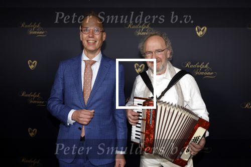 Hilversum 10 april 2022
Trouwen Rudolph v Veen en zijn vrouw Simone bij studio 21 op het mediapark . Willem Gunneman