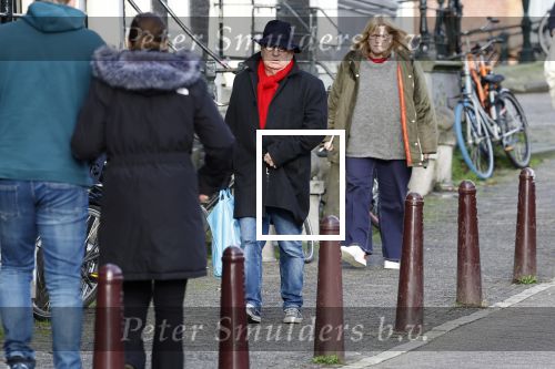 Amsterdam 11 januari 2023
Youp v t Hek wandelend door het centrum van Amsterdam en een krantje lezend in een cafe in de jordaan
