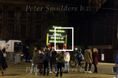 Amsterdam 20 en 22 december 2022
Kerstsfeer op de dam met waarschuwing op bord voor zakkenrollers