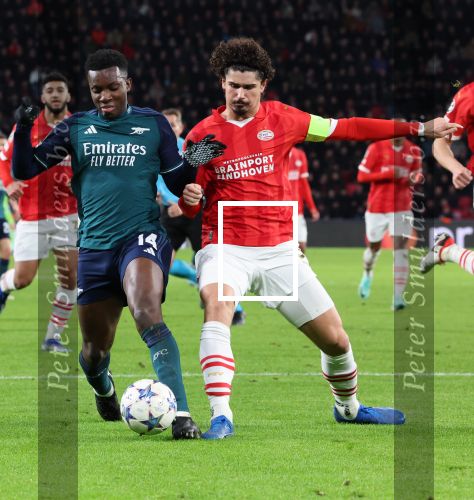 Eindhoven, 12 December 2023
Voorronde Champions League Seizoen 2023-2024
PSV-Arsenal FC , eindstand 1-1
Andre Ramalho in duel met Eddie Nketiah