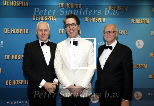 Amsterdam 4 december 2023
Premiere de hospita in het nieuwe delamar theater. Arthur Japin (L) en Benjamin Moser (M) en partner