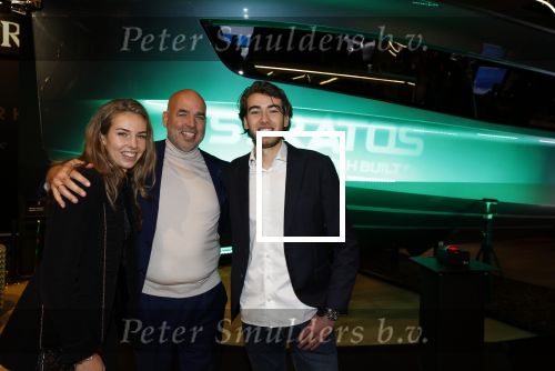 Amsterdam 7 december 2023
Openingsdag Masters of luxury in de rai. Bas lengers met zijn kinderen