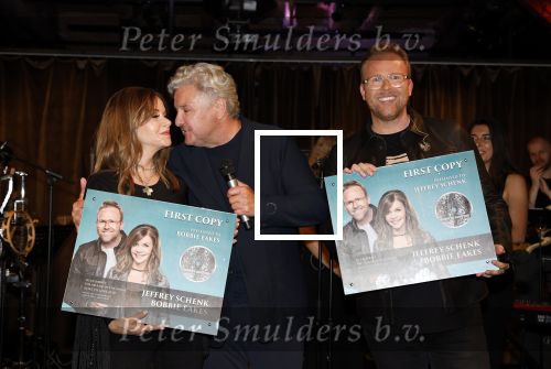 Amsterdam 11 juni 2023
Presentatie cd Jeffrey Schenk en Bobbie Eakes bij the Harbour Club.
Rene Froger reikt eerste cd uit
