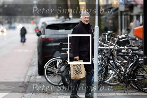 Amsterdam 27 december 2023
Bram Moszkowicz doet boodschappen in Amsterdam zuid.