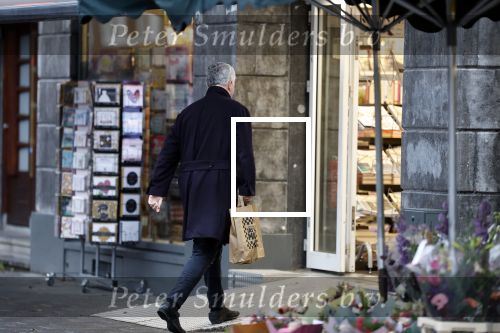 Amsterdam 27 december 2023
Bram Moszkowicz doet boodschappen in Amsterdam zuid.
