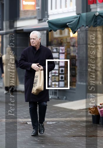 Amsterdam 27 december 2023
Bram Moszkowicz doet boodschappen in Amsterdam zuid.