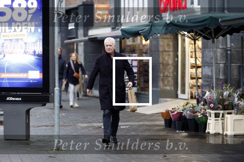 Amsterdam 27 december 2023
Bram Moszkowicz doet boodschappen in Amsterdam zuid.