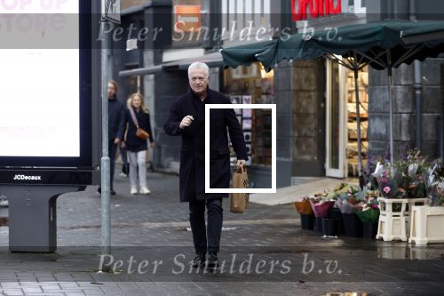 Amsterdam 27 december 2023
Bram Moszkowicz doet boodschappen in Amsterdam zuid.