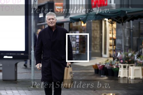 Amsterdam 27 december 2023
Bram Moszkowicz doet boodschappen in Amsterdam zuid.