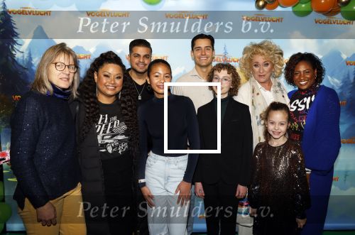 Amsterdam 2 december 2023
Premiere vogelvlucht in Pathe arena .
De cast met oa Floris Gobel Edsilia Rombley Linda Wagemakers Rayen Panday Posy Bakkum Imaani Oosterhuis Karin Bloemen en Thomas Koekkoek