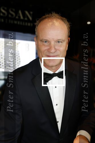 Amsterdam 9 december 2023
VIP dag van de luxury fair in de RAI. Dennis Bergkamp en zijn vrouw Henriette en dochters Estell ( zwanger) Saffron en Yasmin op de stand van Gassan Diamonds . presentatie gouden bankbiljet Dennis Bergkamp. david Bijlsma reikt het eerste exemplaar uit.