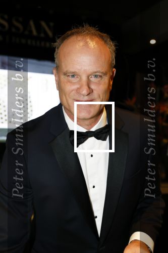 Amsterdam 9 december 2023
VIP dag van de luxury fair in de RAI. Dennis Bergkamp en zijn vrouw Henriette en dochters Estell ( zwanger) Saffron en Yasmin op de stand van Gassan Diamonds . presentatie gouden bankbiljet Dennis Bergkamp. david Bijlsma reikt het eerste exemplaar uit.