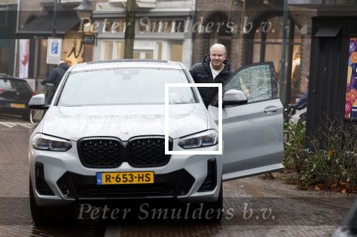 Amsterdam 7 december 2023
Dries Roelvink met zijn BMW X4 in Amsterdam zuid.