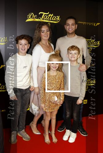 Amsterdam 12 december 2023
Premiere de tata\'s in Tuschinski.
Chahid Charrak ( Dutch Performante) met vrouw en kinderen