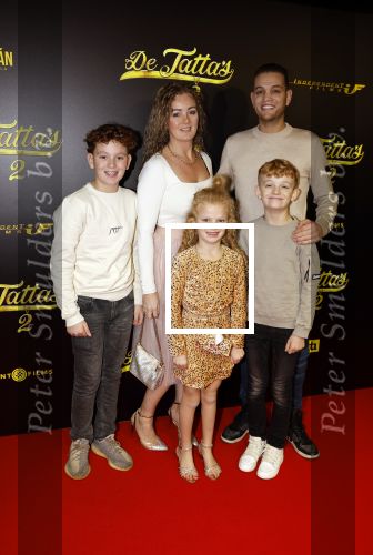 Amsterdam 12 december 2023
Premiere de tata\'s in Tuschinski.
Chahid Charrak ( Dutch Performante) met vrouw en kinderen