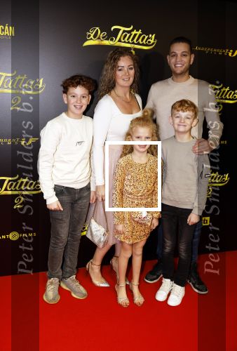 Amsterdam 12 december 2023
Premiere de tata\'s in Tuschinski.
Chahid Charrak ( Dutch Performante) met vrouw en kinderen