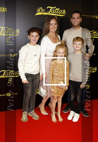 Amsterdam 12 december 2023
Premiere de tata\'s in Tuschinski.
Chahid Charrak ( Dutch Performante) met vrouw en kinderen