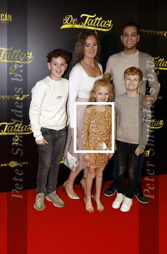 Amsterdam 12 december 2023
Premiere de tata\'s in Tuschinski.
Chahid Charrak ( Dutch Performante) met vrouw en kinderen