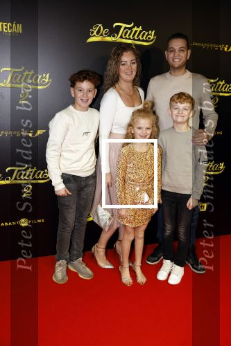 Amsterdam 12 december 2023
Premiere de tata\'s in Tuschinski.
Chahid Charrak ( Dutch Performante) met vrouw en kinderen