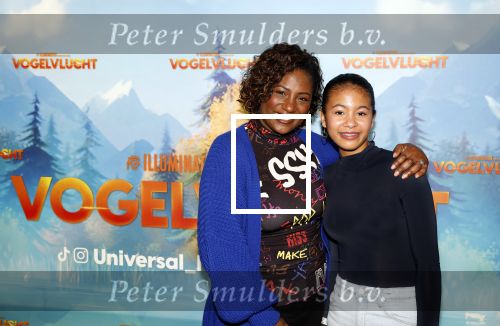 Amsterdam 2 december 2023
Premiere vogelvlucht in Pathe arena .
Edsilia Robley en haar dochter Imaani Oosterhuis .