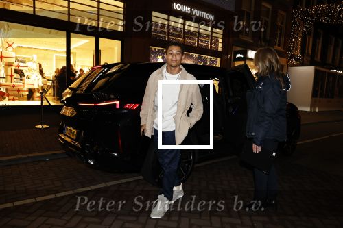 Amsterdam 14 december 2023
Opening van de nieuwe Louis Vuitton winkel op de pc Hooftstraat.
Alle gasten werden met luxe BMW \'s gebracht. Eliyha Altena
