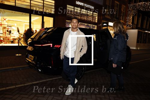 Amsterdam 14 december 2023
Opening van de nieuwe Louis Vuitton winkel op de pc Hooftstraat.
Alle gasten werden met luxe BMW \'s gebracht. Eliyha Altena