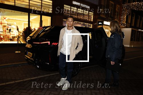 Amsterdam 14 december 2023
Opening van de nieuwe Louis Vuitton winkel op de pc Hooftstraat.
Alle gasten werden met luxe BMW \'s gebracht. Eliyha Altena